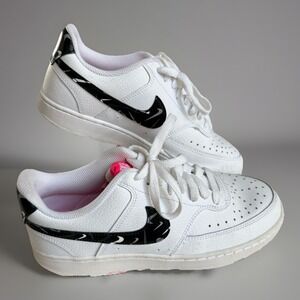 Nike White and Black Women's Sneakers